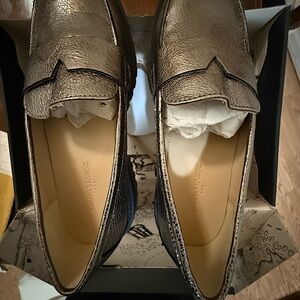 Banana republic loafer in size six.